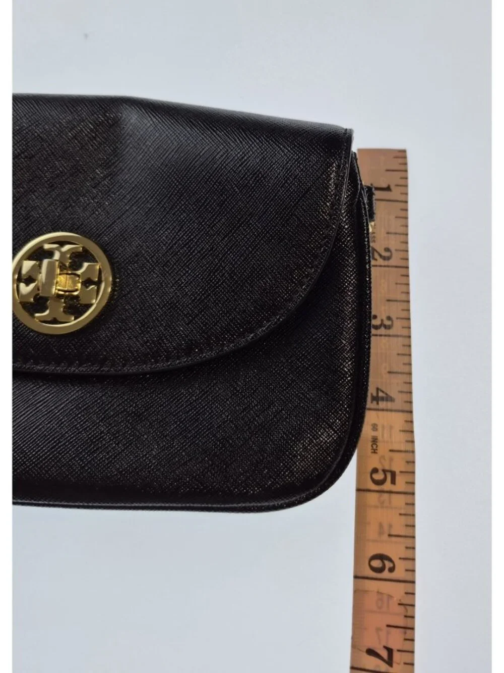 Tory Burch Robinson Round Black Saffiano Leather Crossbody Bag Gold Logo NWOT
